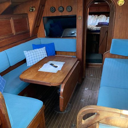 Hotel Unique Wooden Sail Yacht + 2 Bikes Included! à Sant Adrià de Besòs Extérieur photo
