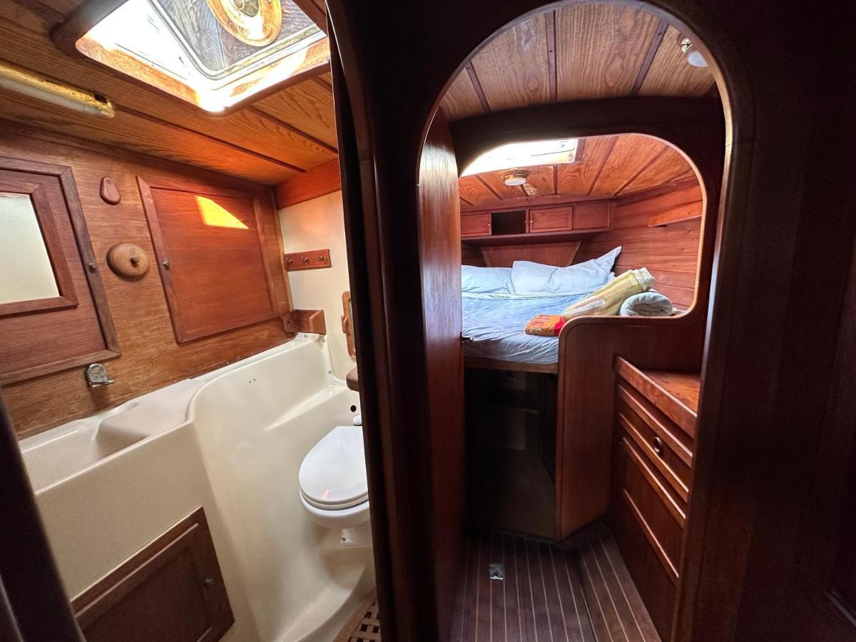 Hotel Unique Wooden Sail Yacht + 2 Bikes Included! à Sant Adrià de Besòs Extérieur photo