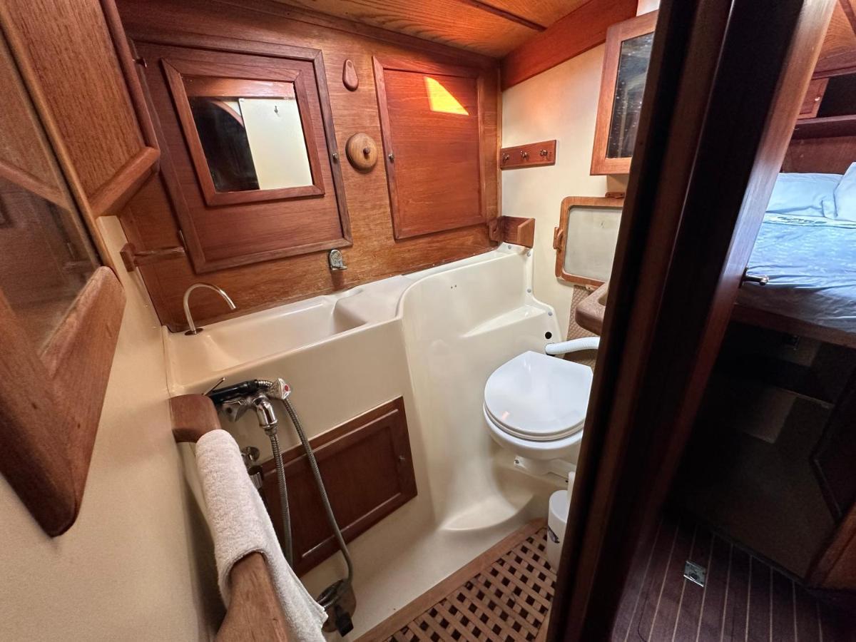 Hotel Unique Wooden Sail Yacht + 2 Bikes Included! à Sant Adrià de Besòs Extérieur photo
