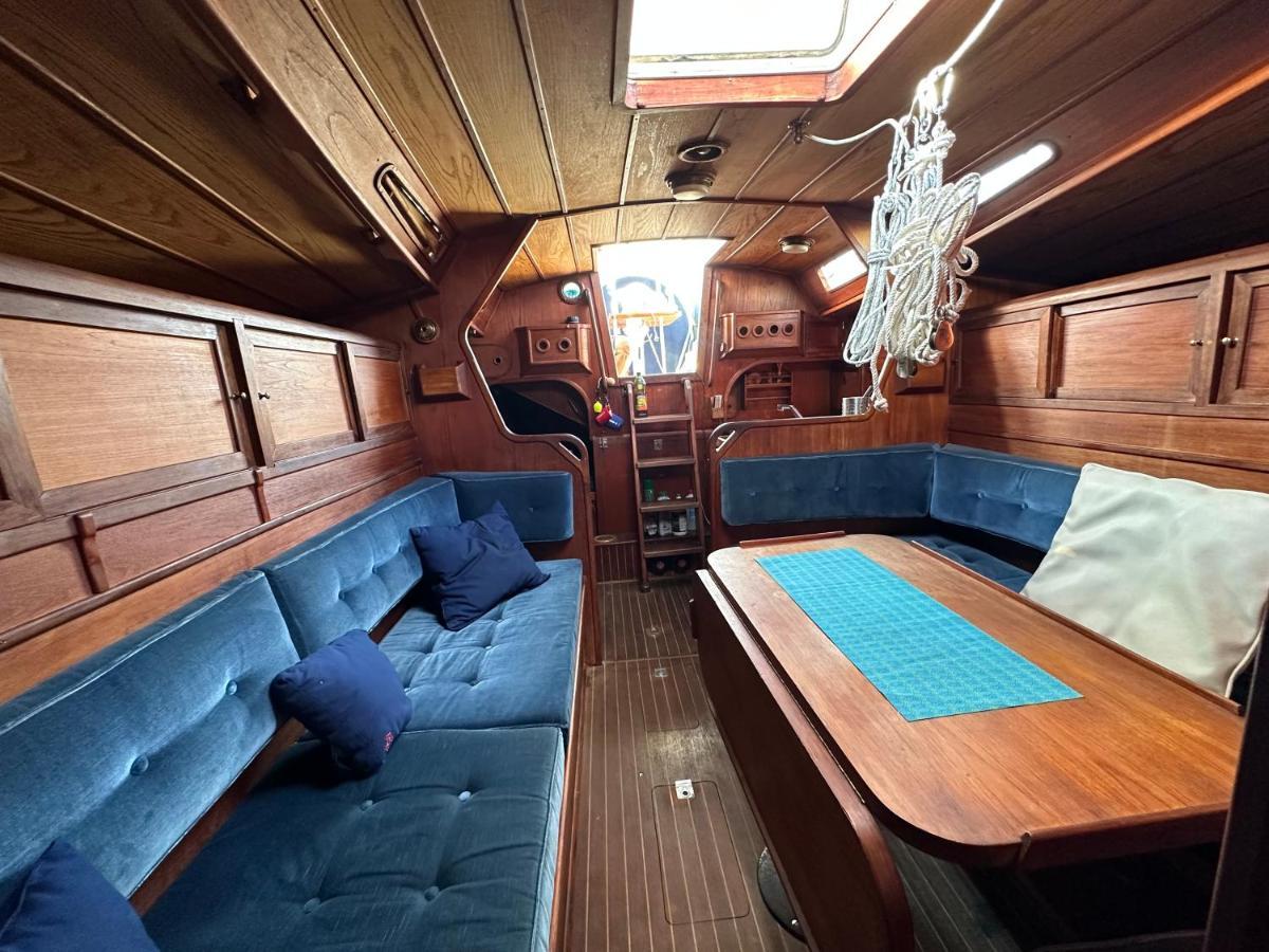 Hotel Unique Wooden Sail Yacht + 2 Bikes Included! à Sant Adrià de Besòs Extérieur photo