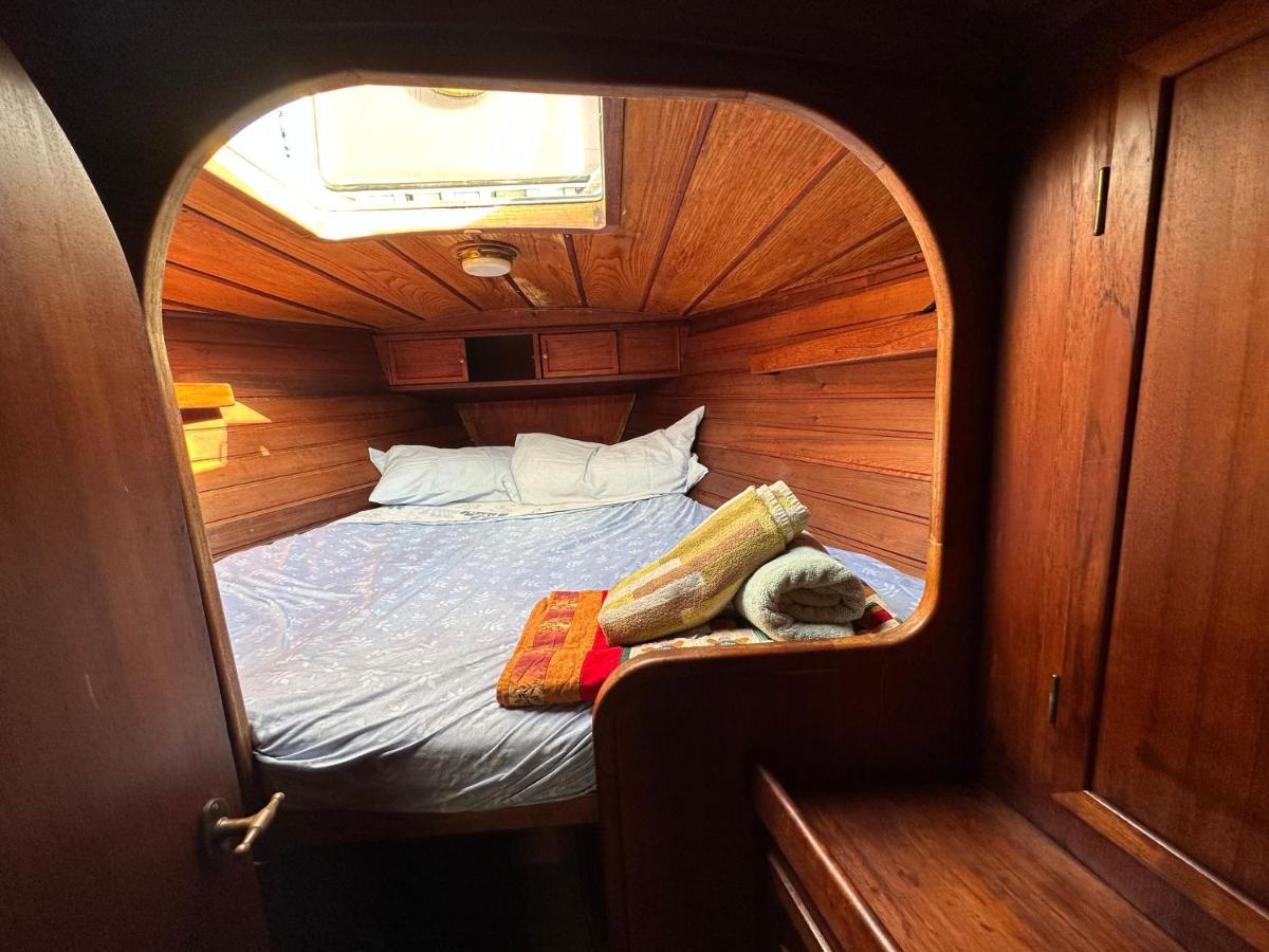Hotel Unique Wooden Sail Yacht + 2 Bikes Included! à Sant Adrià de Besòs Extérieur photo