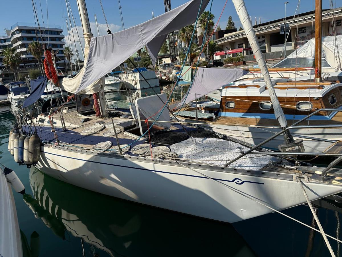 Hotel Unique Wooden Sail Yacht + 2 Bikes Included! à Sant Adrià de Besòs Extérieur photo