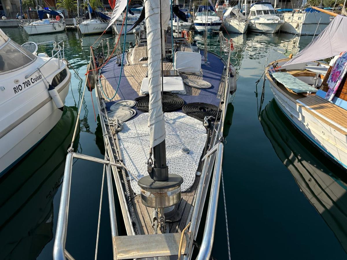 Hotel Unique Wooden Sail Yacht + 2 Bikes Included! à Sant Adrià de Besòs Extérieur photo